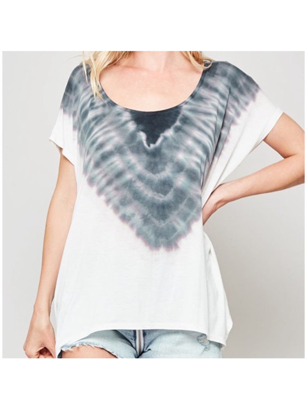 💞 Promesa White Tee with Charcoal V-Tie Dye NWOT